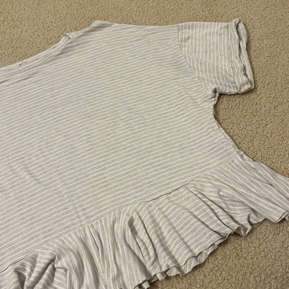 Woman’s Ruffled Top - Picture 3 of 4